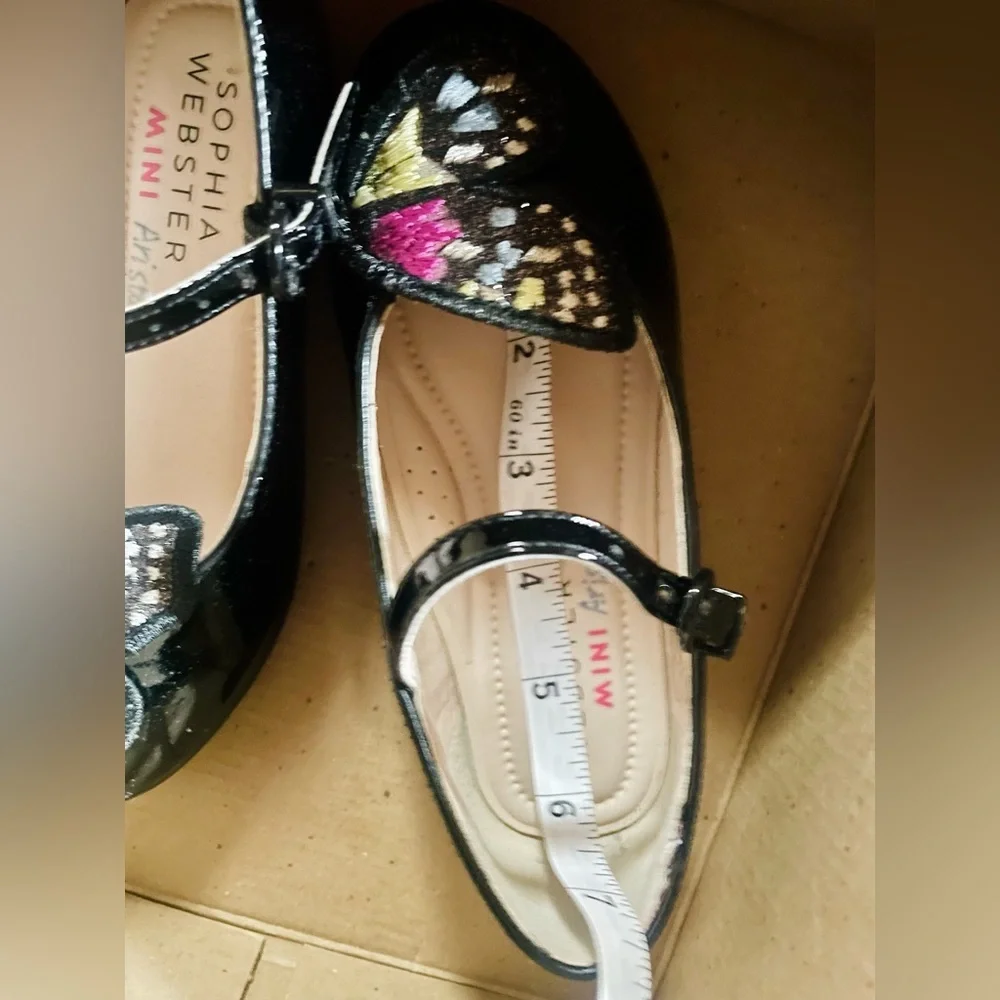 Little girl’s butterfly embroidered flats in 11USby Sophia Webster Mini like new